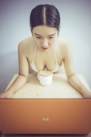 伊人二本二區(qū)_超清免費(fèi)觀看電視劇