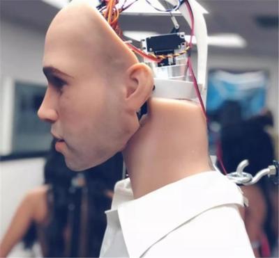 AI伴侶崛起 當(dāng)機(jī)器人步入現(xiàn)實(shí)，單身男士的焦慮從何而來(lái)？